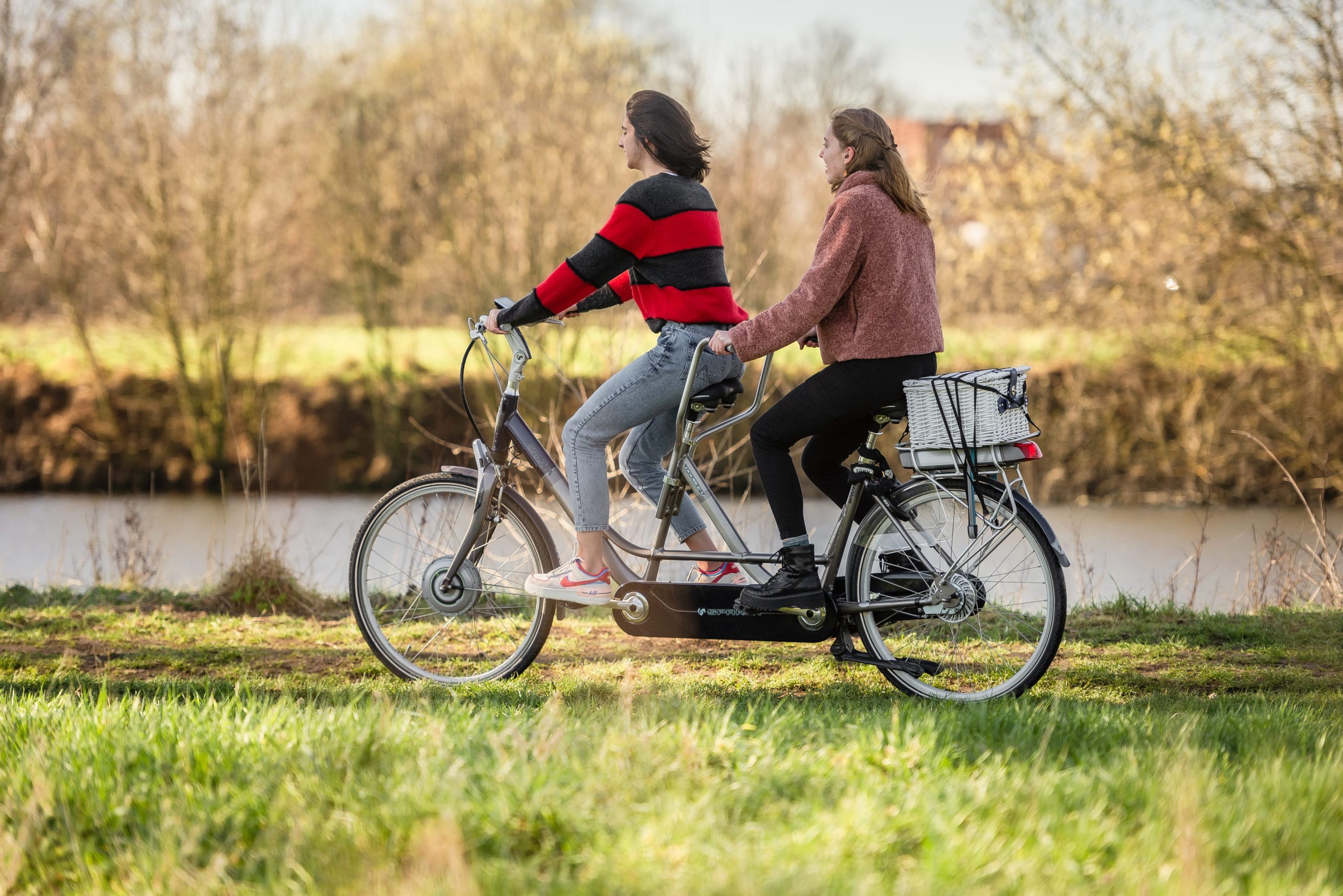 Maaigemdijk_Picknicken_met-4-vrienden_Deinze-Foodbart